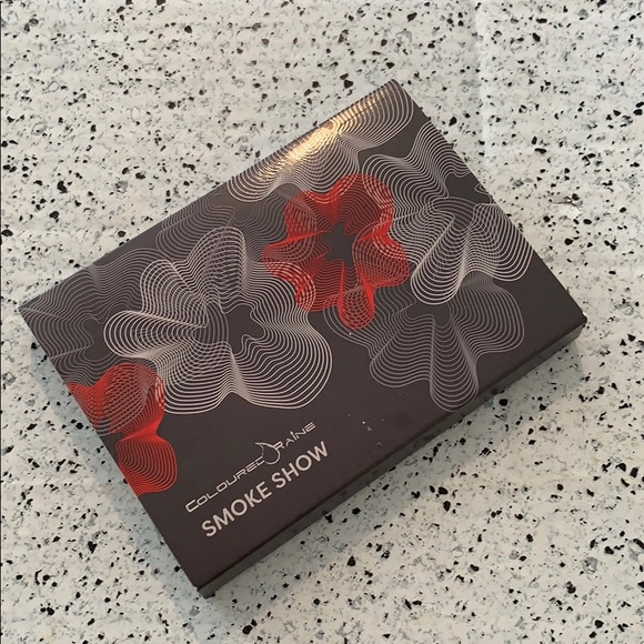 NWT Coloured Raine Smoke Show 6 Shades Eye Shadow - Picture 2 of 9